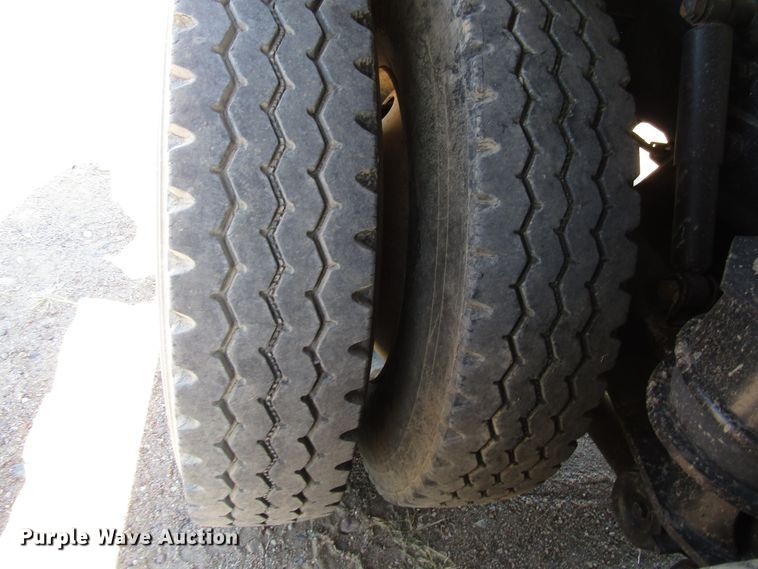 image for item DG0275 2007 Kenworth T800B winch truck