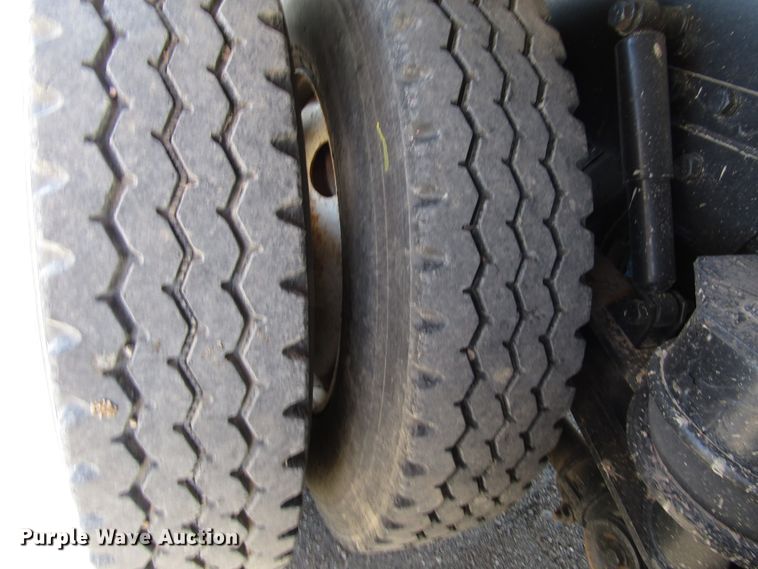 image for item DG0275 2007 Kenworth T800B winch truck