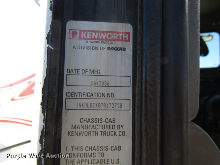 image for item DG0275 2007 Kenworth T800B winch truck