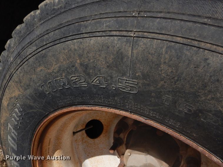 image for item DG0277 2012 Kruz SVAC-130-39 vacuum trailer