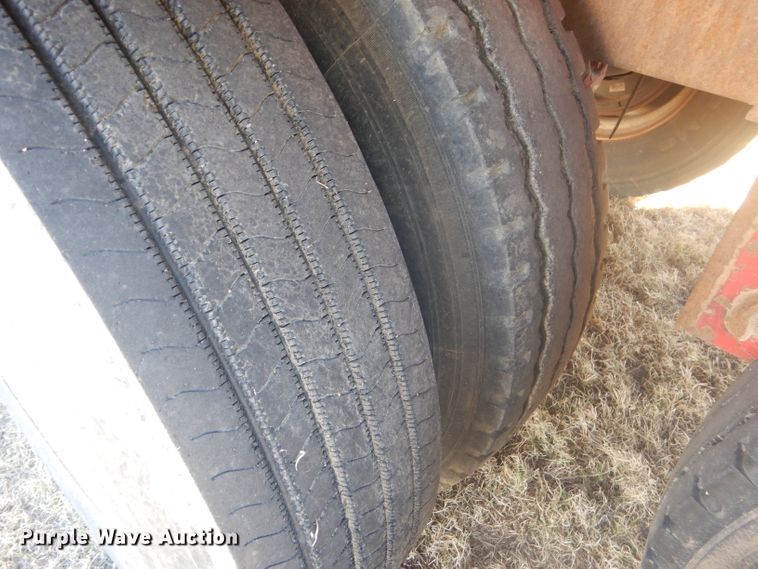 image for item DG0277 2012 Kruz SVAC-130-39 vacuum trailer