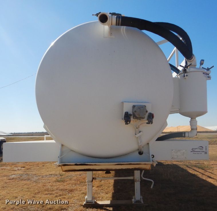 image for item DG0278 2012 Troxell vacuum trailer