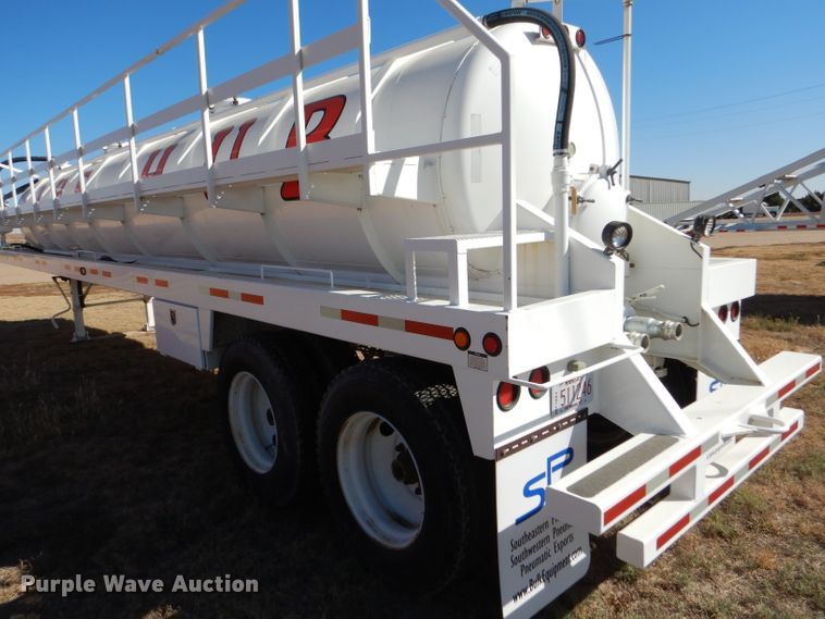 image for item DG0278 2012 Troxell vacuum trailer