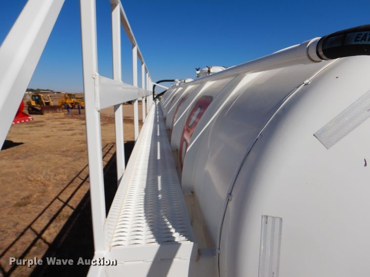 image for item DG0278 2012 Troxell vacuum trailer