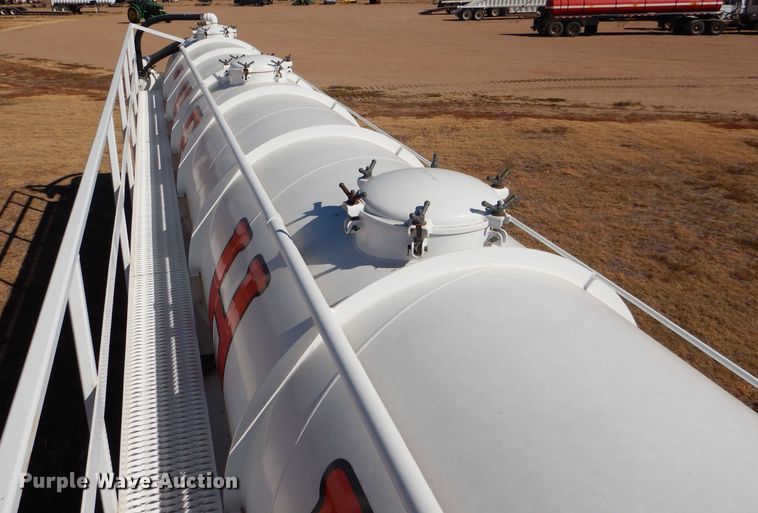 image for item DG0278 2012 Troxell vacuum trailer