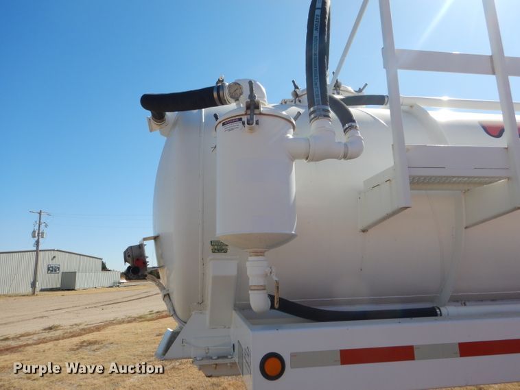 image for item DG0278 2012 Troxell vacuum trailer