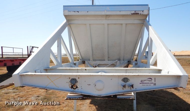 image for item DG0283 1999 Ranch bottom dump trailer