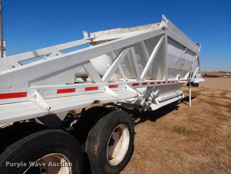 image for item DG0283 1999 Ranch bottom dump trailer
