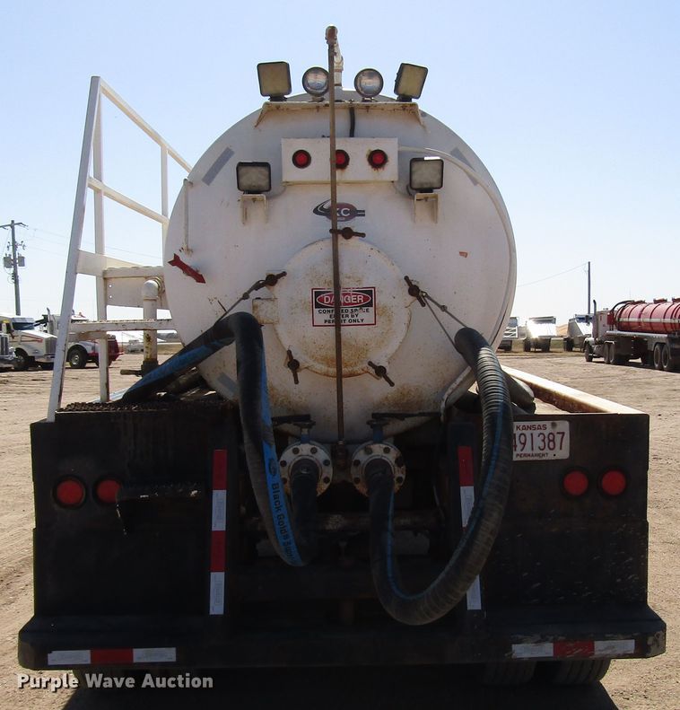 image for item DG0288 2015 KC Trailers KC130 tank trailer