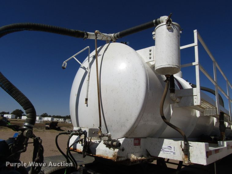 image for item DG0288 2015 KC Trailers KC130 tank trailer