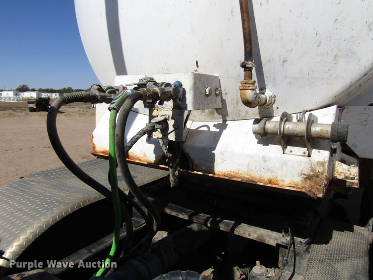 image for item DG0288 2015 KC Trailers KC130 tank trailer