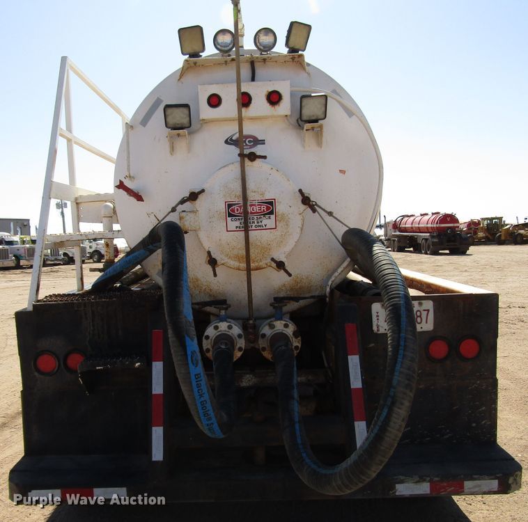 image for item DG0288 2015 KC Trailers KC130 tank trailer