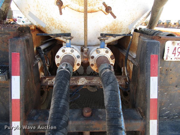 image for item DG0288 2015 KC Trailers KC130 tank trailer