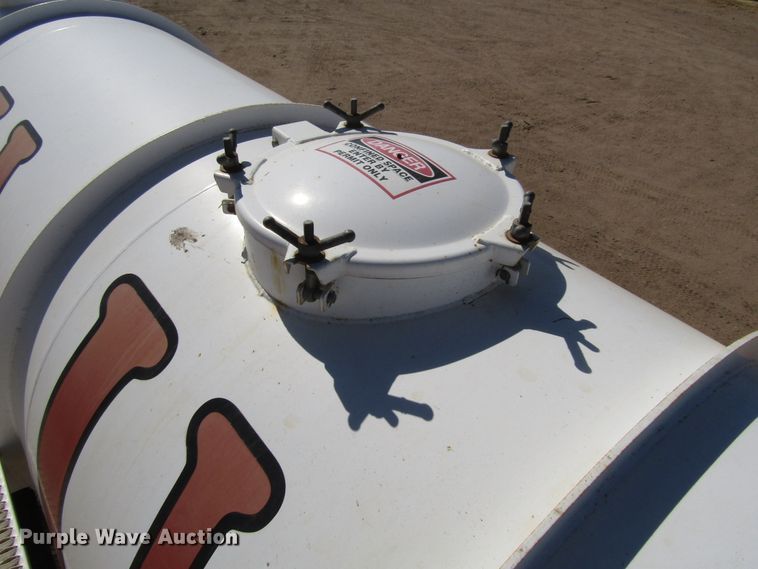 image for item DG0288 2015 KC Trailers KC130 tank trailer