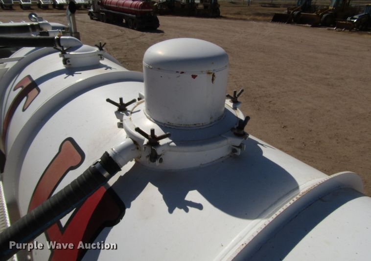 image for item DG0288 2015 KC Trailers KC130 tank trailer