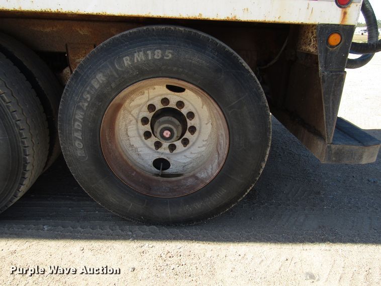 image for item DG0288 2015 KC Trailers KC130 tank trailer