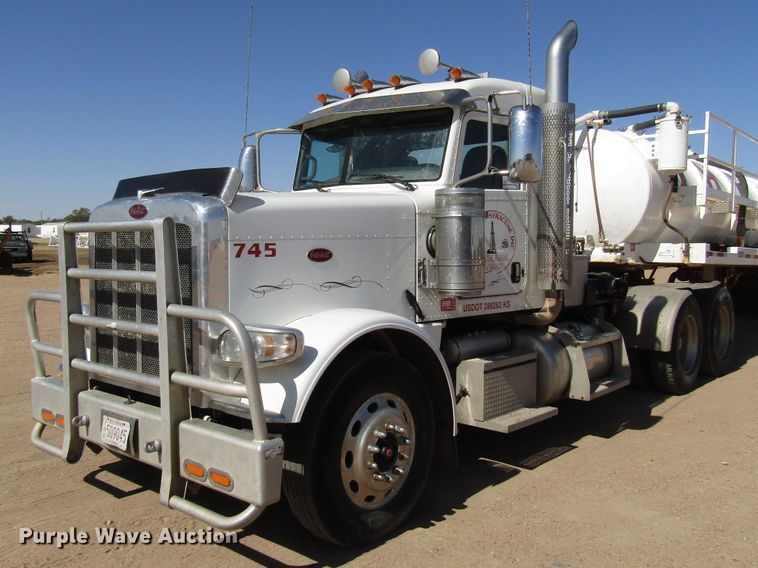 image for item DG0289 2012 Peterbilt 388 semi truck