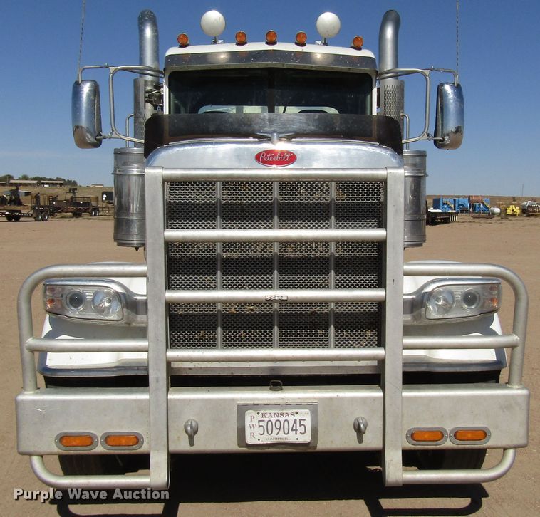 image for item DG0289 2012 Peterbilt 388 semi truck