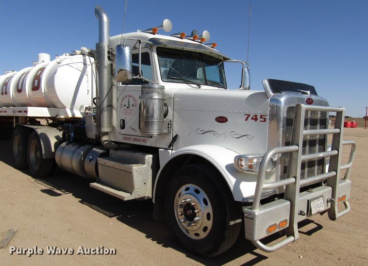 image for item DG0289 2012 Peterbilt 388 semi truck