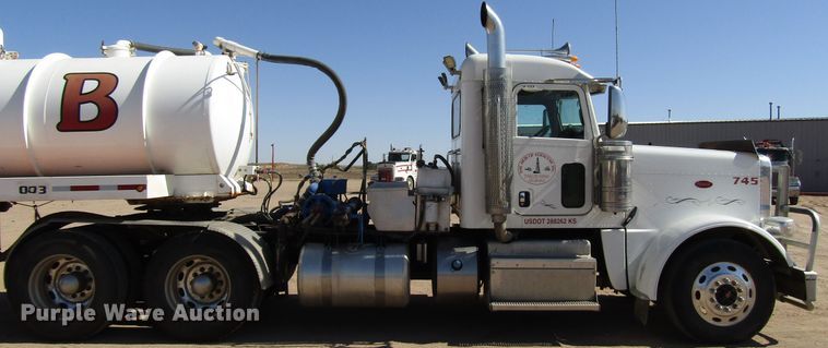 image for item DG0289 2012 Peterbilt 388 semi truck