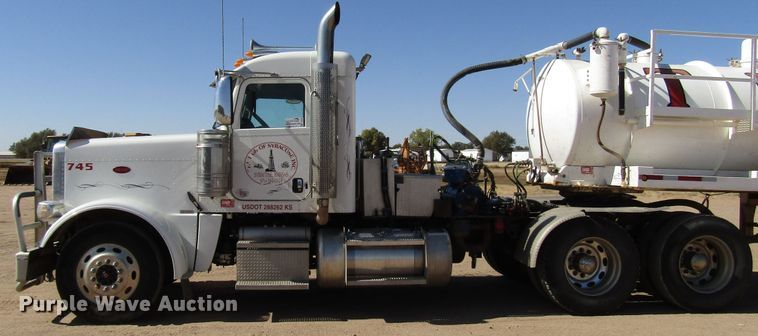 image for item DG0289 2012 Peterbilt 388 semi truck