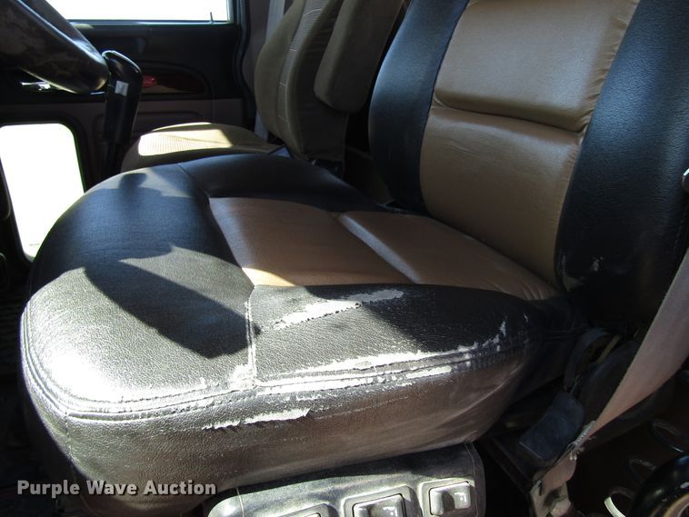 image for item DG0289 2012 Peterbilt 388 semi truck