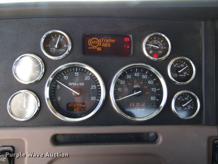 image for item DG0289 2012 Peterbilt 388 semi truck