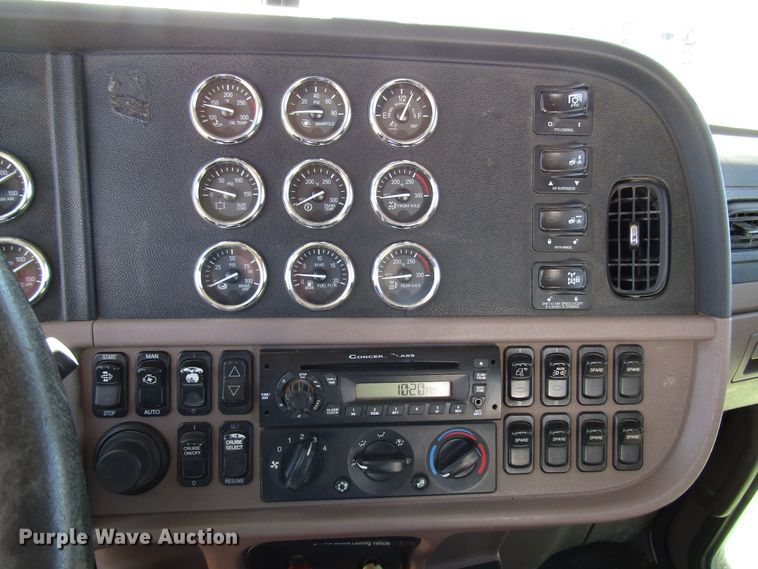 image for item DG0289 2012 Peterbilt 388 semi truck