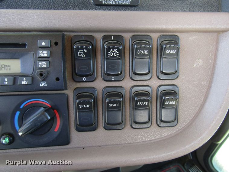 image for item DG0289 2012 Peterbilt 388 semi truck