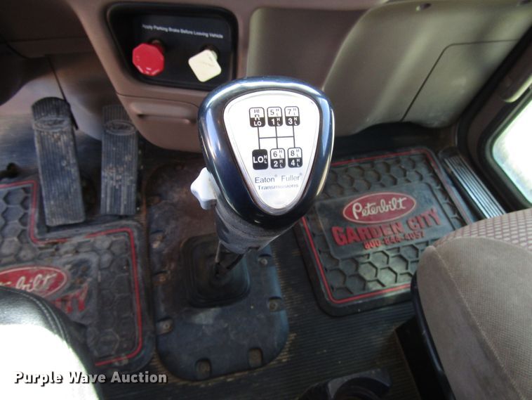 image for item DG0289 2012 Peterbilt 388 semi truck