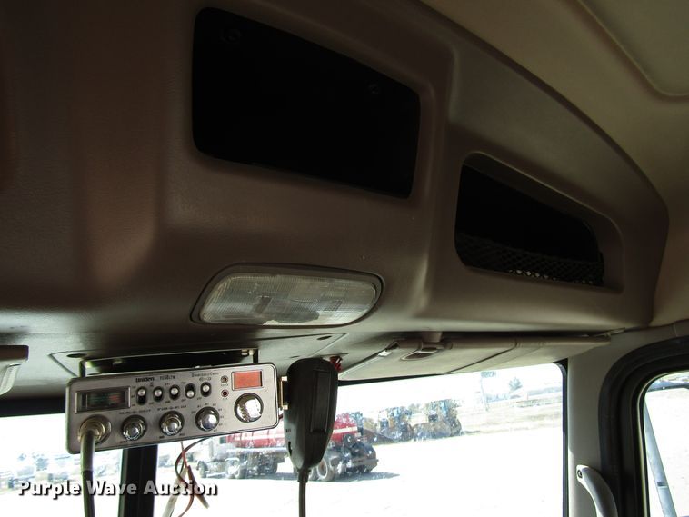 image for item DG0289 2012 Peterbilt 388 semi truck