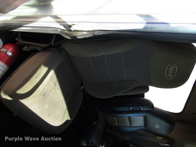 image for item DG0289 2012 Peterbilt 388 semi truck