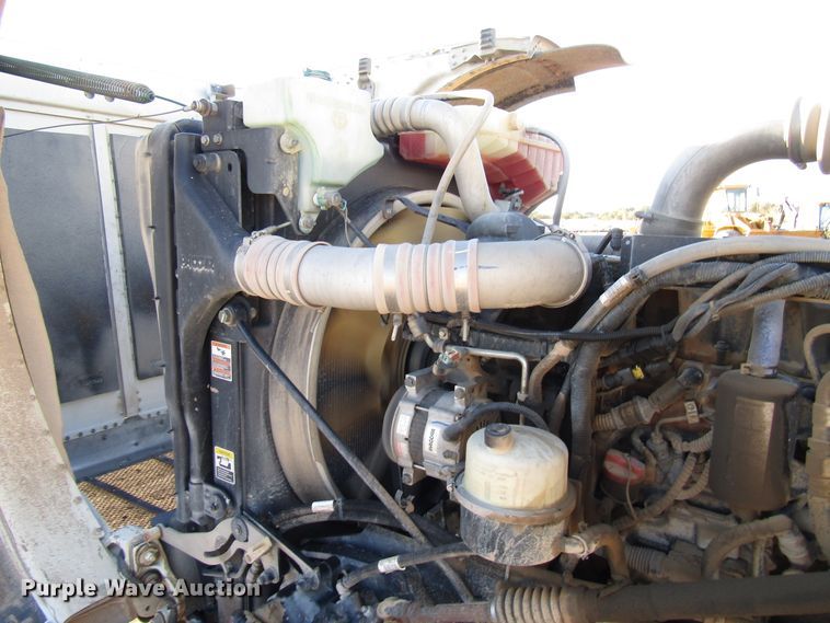 image for item DG0289 2012 Peterbilt 388 semi truck