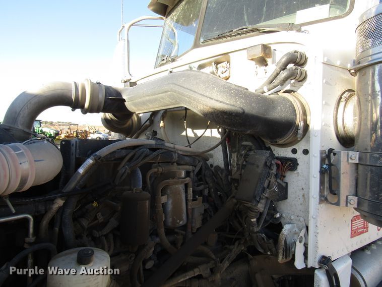 image for item DG0289 2012 Peterbilt 388 semi truck