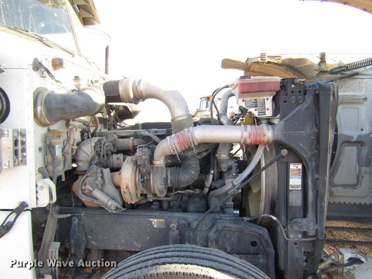 image for item DG0289 2012 Peterbilt 388 semi truck