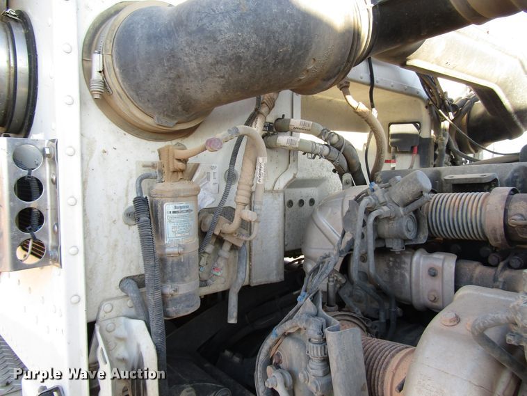 image for item DG0289 2012 Peterbilt 388 semi truck