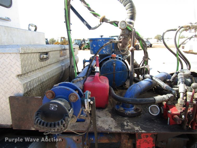 image for item DG0289 2012 Peterbilt 388 semi truck