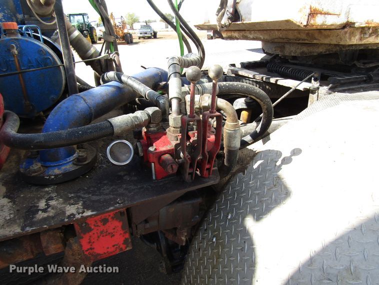 image for item DG0289 2012 Peterbilt 388 semi truck