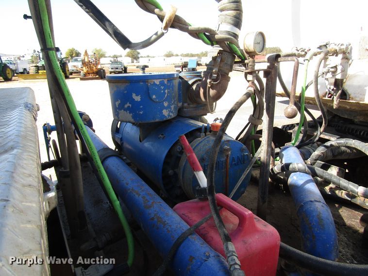 image for item DG0289 2012 Peterbilt 388 semi truck