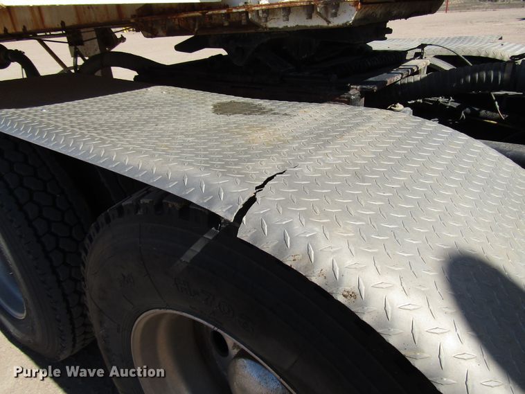 image for item DG0289 2012 Peterbilt 388 semi truck