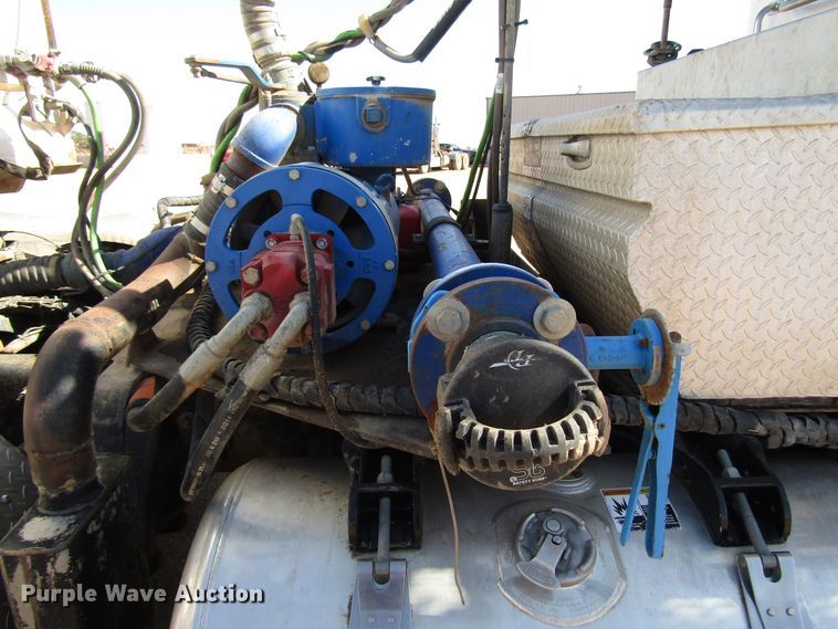 image for item DG0289 2012 Peterbilt 388 semi truck