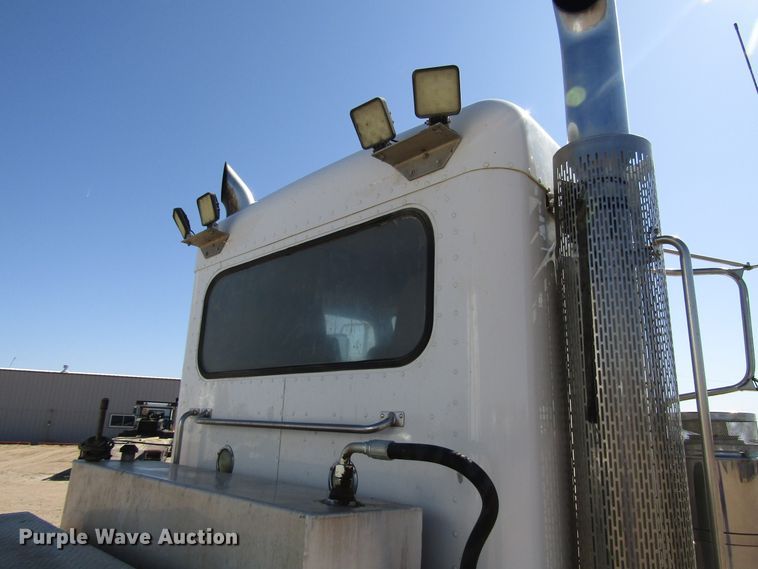 image for item DG0289 2012 Peterbilt 388 semi truck