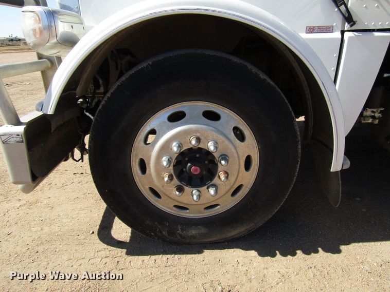 image for item DG0289 2012 Peterbilt 388 semi truck