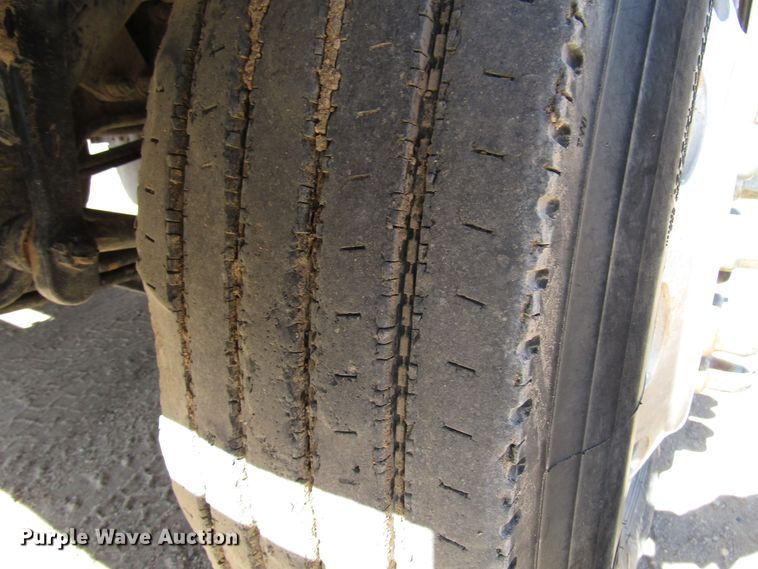 image for item DG0289 2012 Peterbilt 388 semi truck