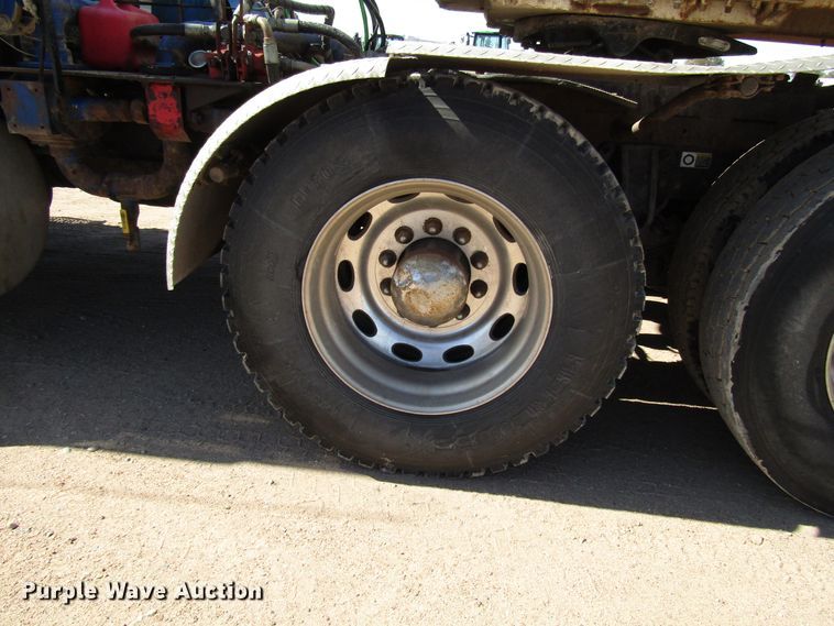 image for item DG0289 2012 Peterbilt 388 semi truck