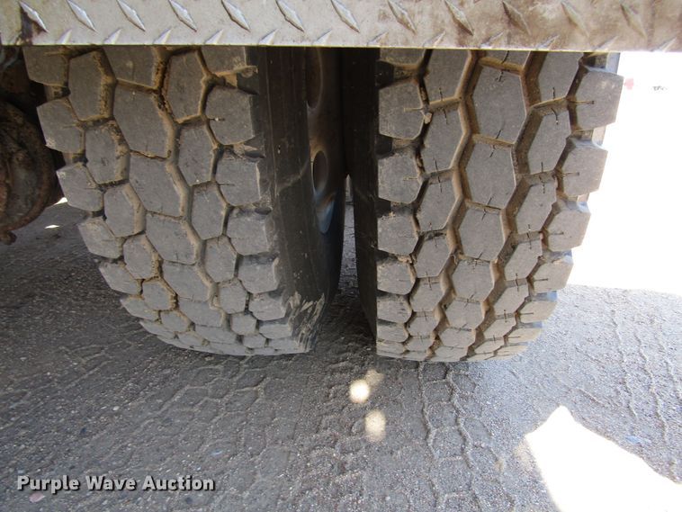 image for item DG0289 2012 Peterbilt 388 semi truck