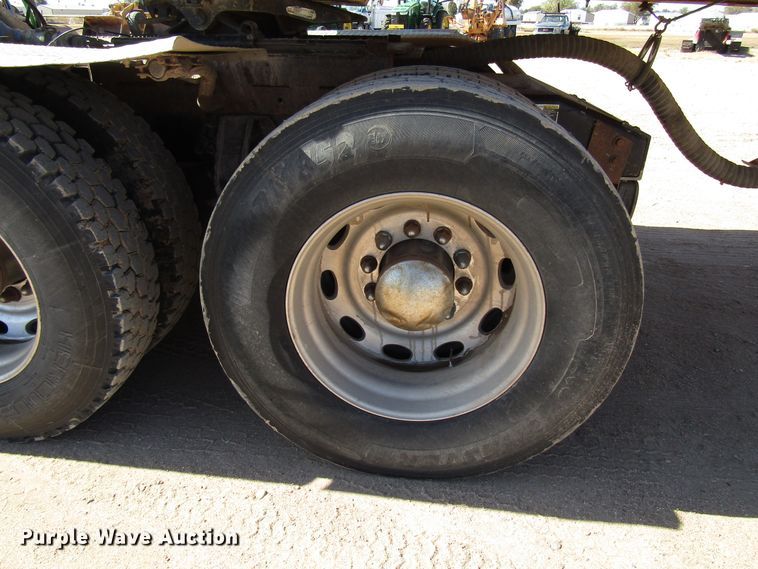 image for item DG0289 2012 Peterbilt 388 semi truck