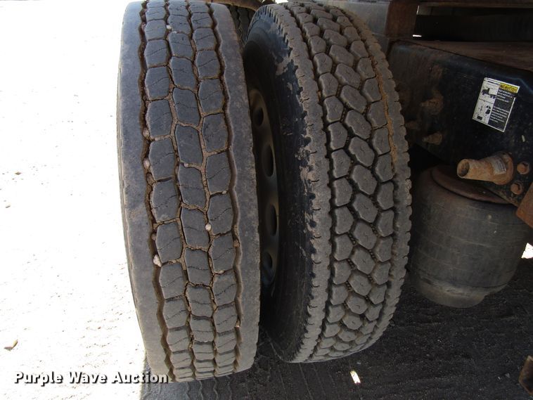 image for item DG0289 2012 Peterbilt 388 semi truck