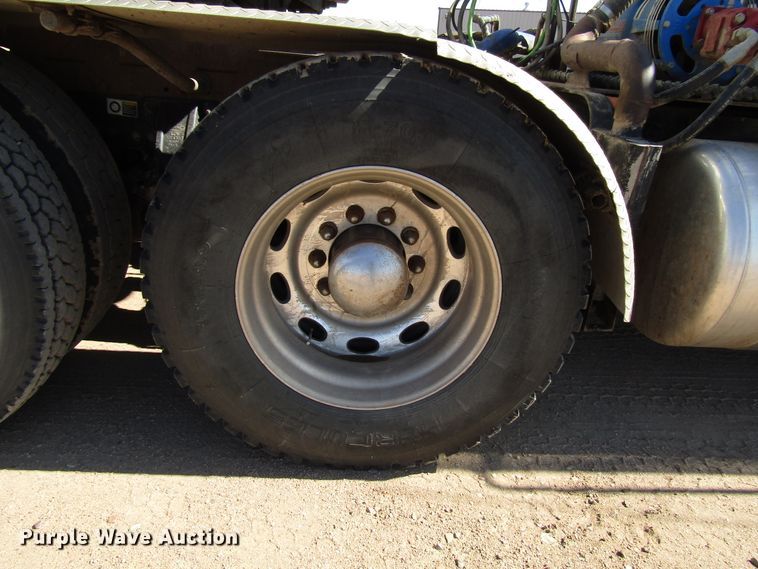 image for item DG0289 2012 Peterbilt 388 semi truck