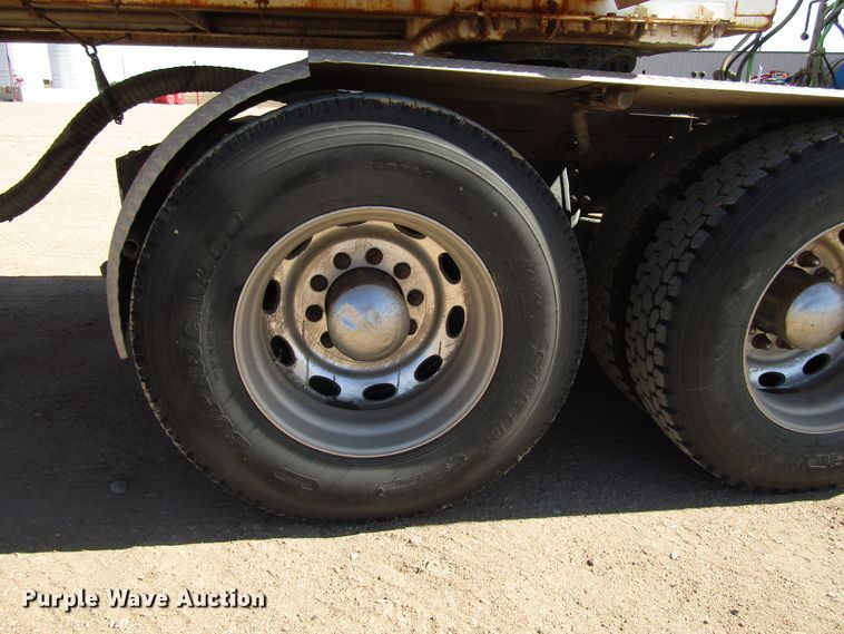 image for item DG0289 2012 Peterbilt 388 semi truck